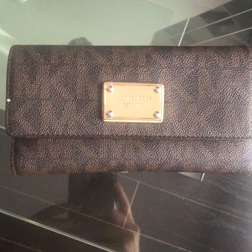 Michael kors wallet